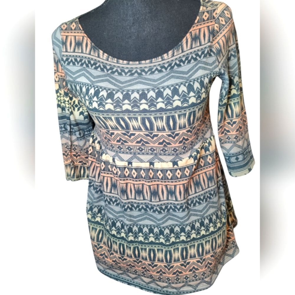 about a girl-Los Angeles Empire Waisted Tribal Patterned 3/4 Sleeve Top (Size M)